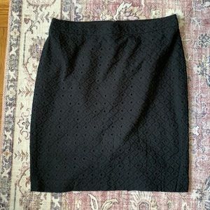 Patterned black pencil skirt